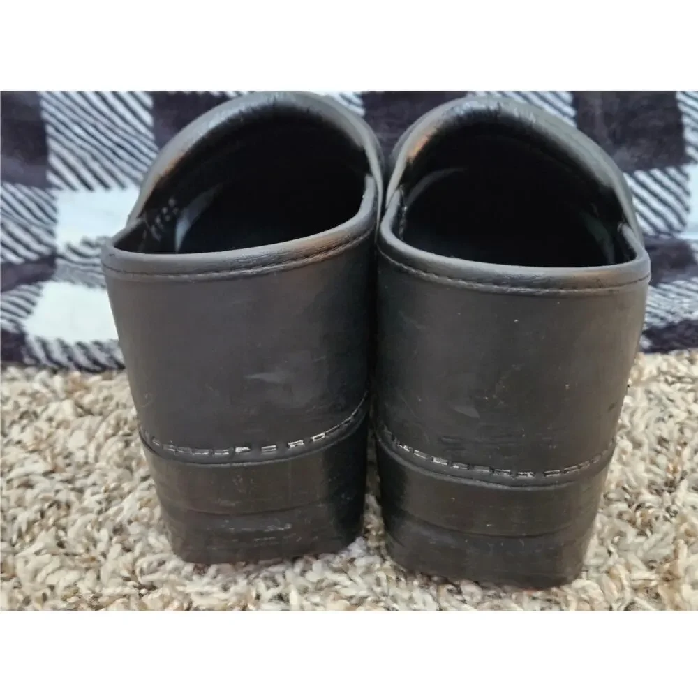Dansko Black Professional Comfort Clogs Slip Resistant Women’s EU 39 US 8.5-9